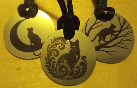 Cat Pendants (30mm/1.18" silver tone)