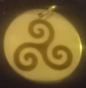 Celtic Pendants  (25 mm silvertone)