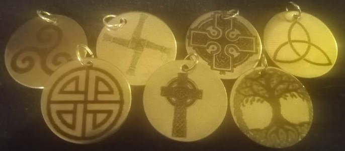 Celtic Pendants  (25 mm silvertone)